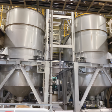 大型屋外貯蔵タンク・特殊圧力容器の設計据付。現場のスペースに合わせたオーダーメイド製造